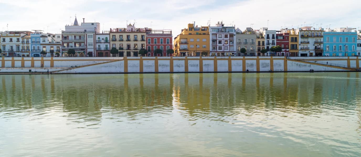 Calle Betis con vistas al Guadalquivir