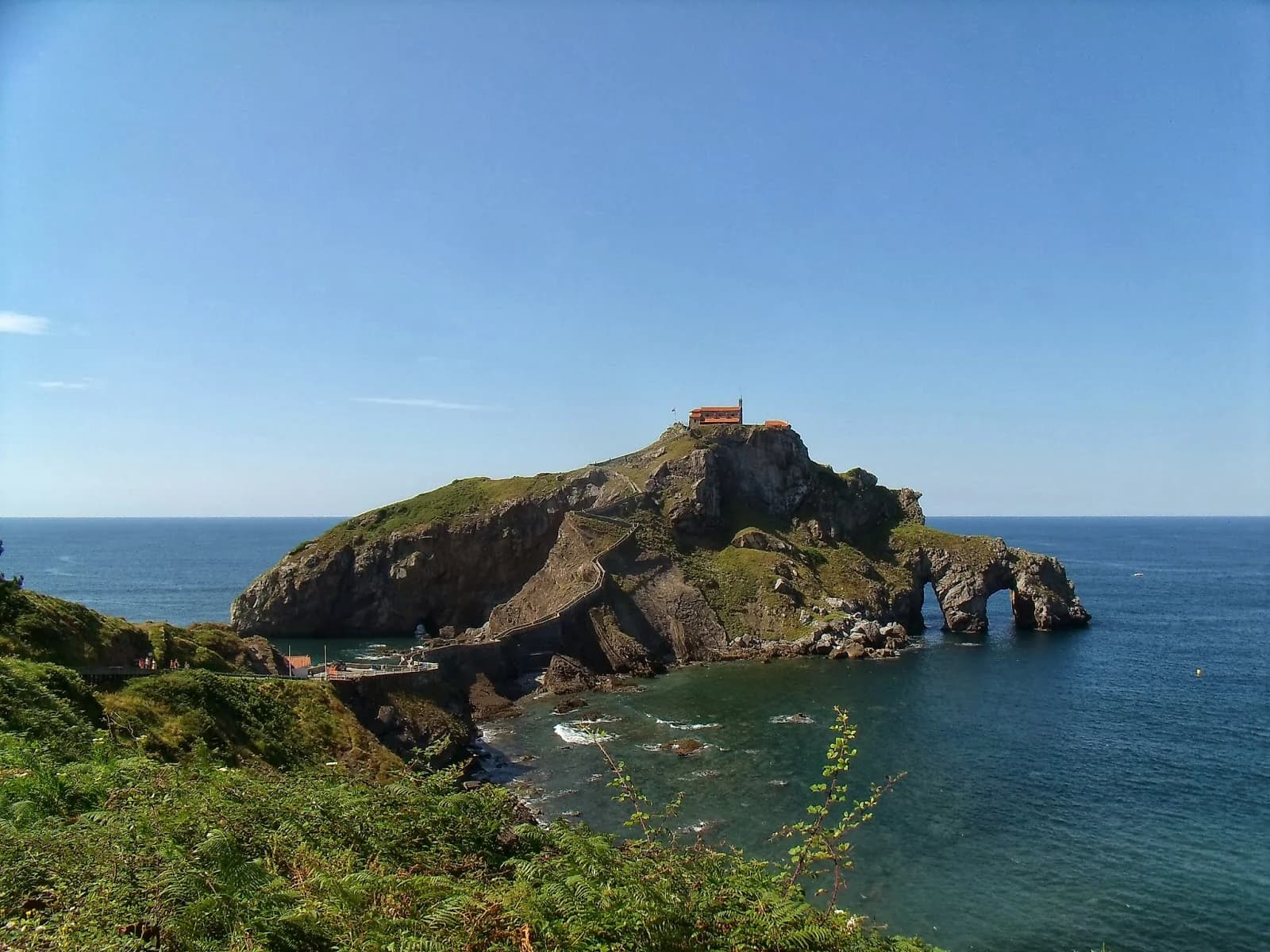 San Juan de Gaztelugatxe islote ermita acantilados Bakio