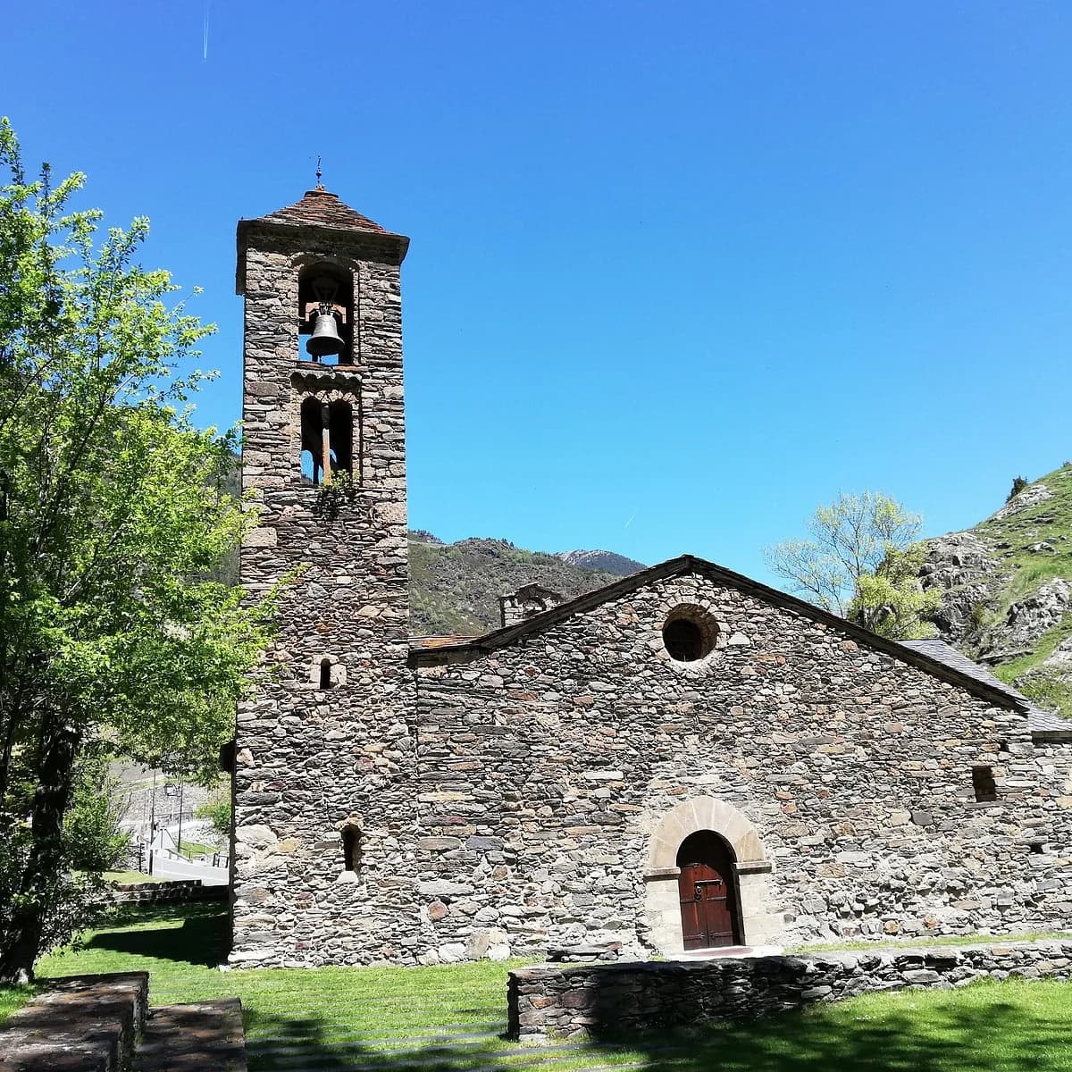 Iglesia Sant Martí La Cortinada frescos Andorra