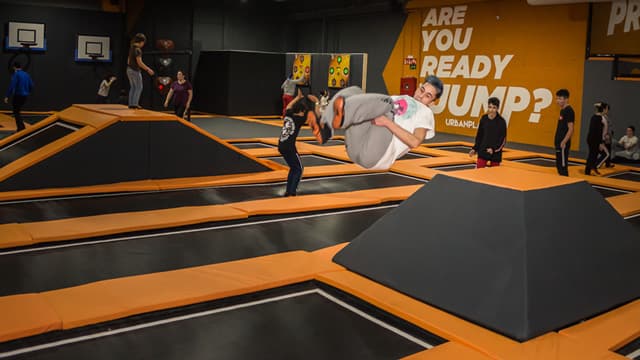 Zona de saltos en Urban Planet