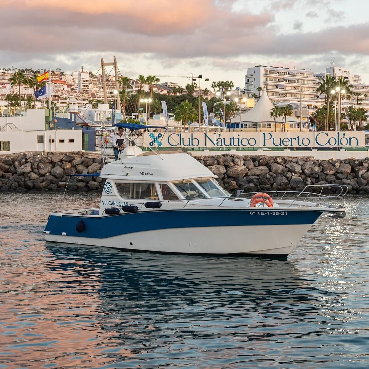 Vulcano Ocean Charter velero atardecer Puerto Colón Costa Adeje Tenerife
