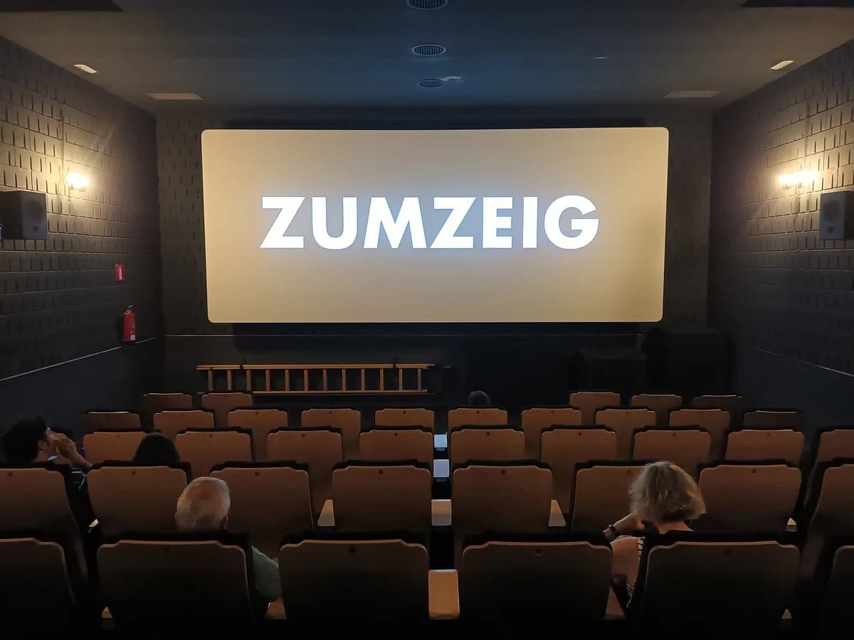 Zumzeig Cinema cooperativa Sants Barcelona