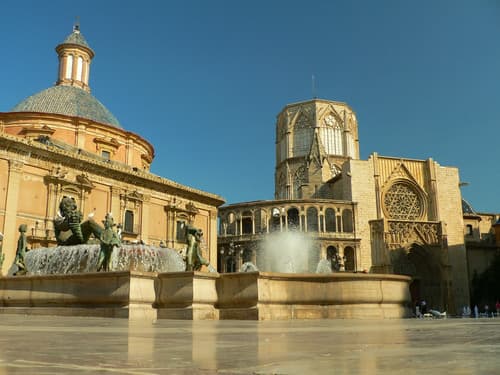 Plaza de la Virgen con la Catedral al fondo
