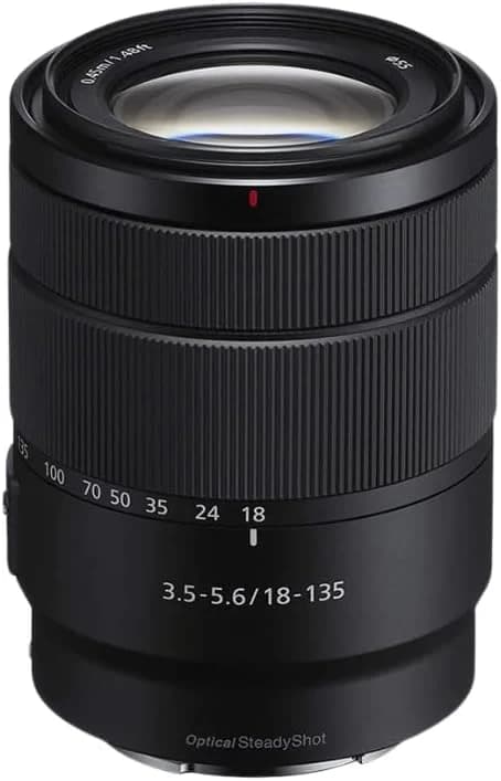 Sony SEL18135 Objetivo Zoom APS-C,18-135 mm F3.5-5.6, compacto y ligero con OSS, montura E, Ideal para viajes, uso diario y vídeo (compatible con ZV-E10, A6400, A6700)