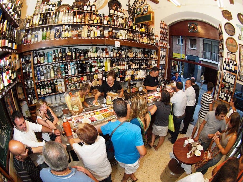 Interior de Quimet & Quimet en Poble Sec