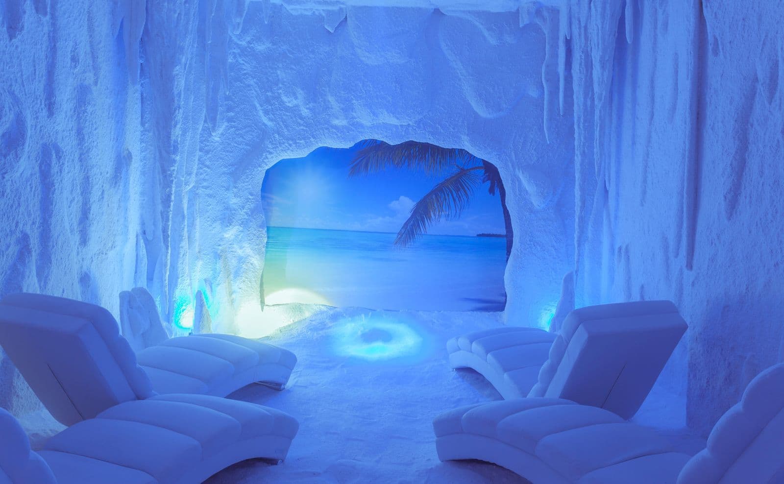 Cueva de sal iluminada en Salt Room Madrid para terapia de pareja
