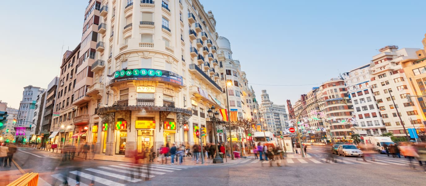 Vista de la Calle Colón con sus tiendas