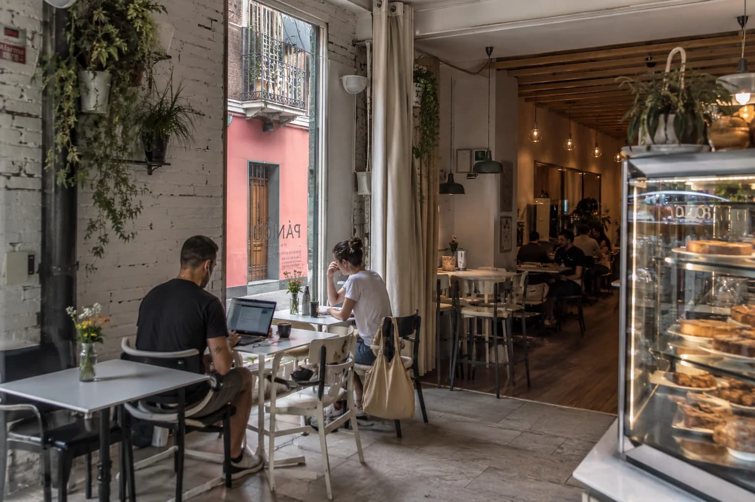 Las 5 Mejores Cafeterías con WiFi para Trabajar en Sevilla