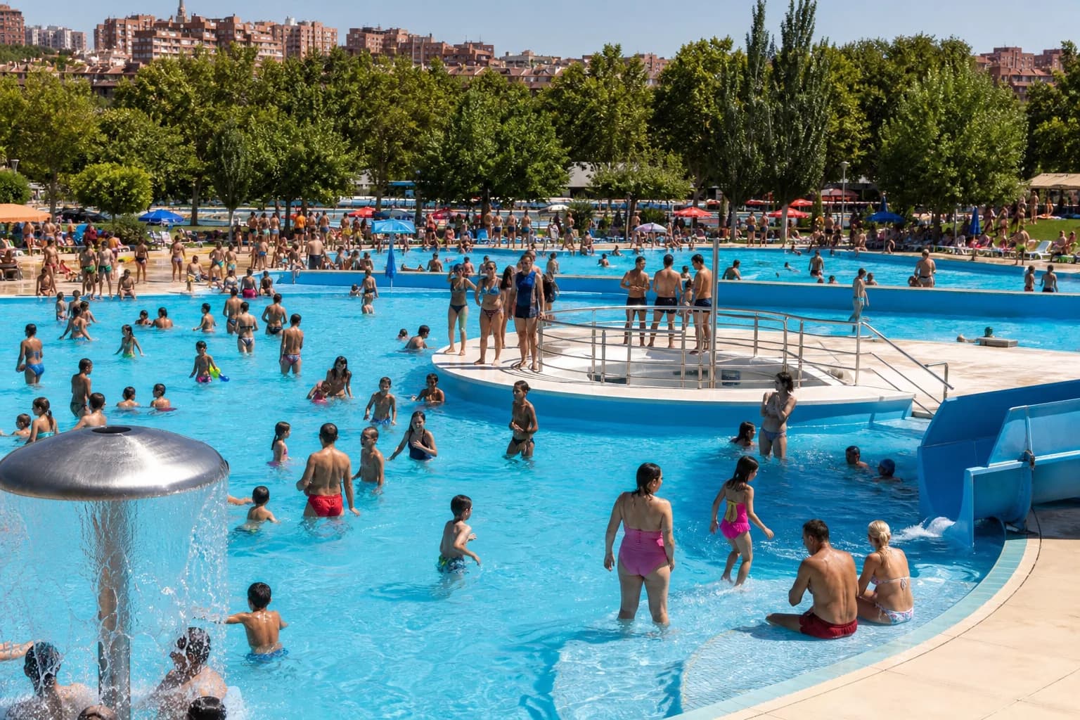 Las 5 Mejores Piscinas Públicas y Parques Acuáticos de Madrid para el Verano