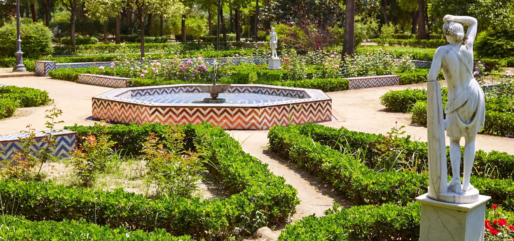 Paseo arbolado en el Parque de María Luisa
