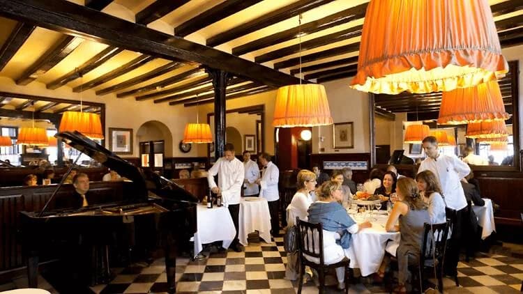 7 Portes: cocina clásica catalana en el porticado de Barceloneta desde 1836 Barcelona