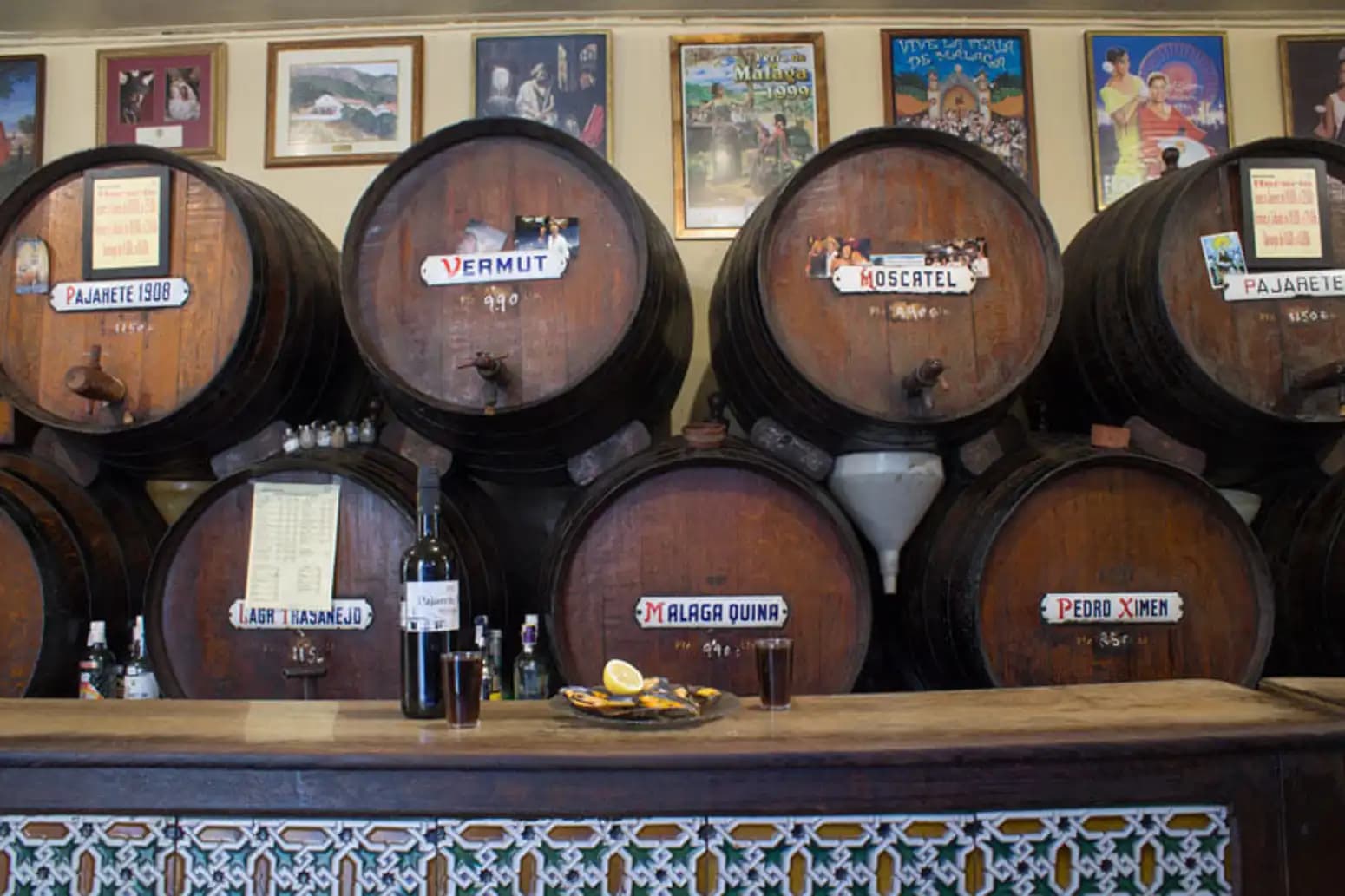 Antigua Casa de Guardia Málaga taberna 1840 vermut vinos barril