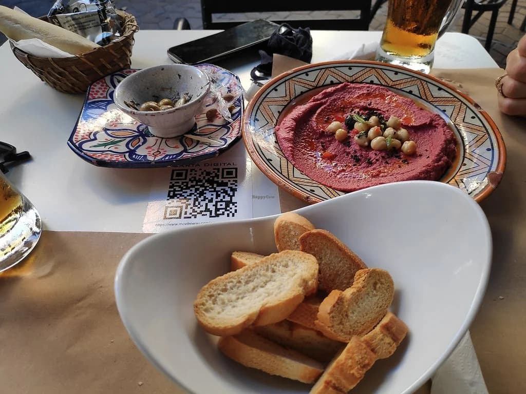 Arte y Sabor: Mediterráneo, Marroquí e Internacional en la Alameda Sevilla