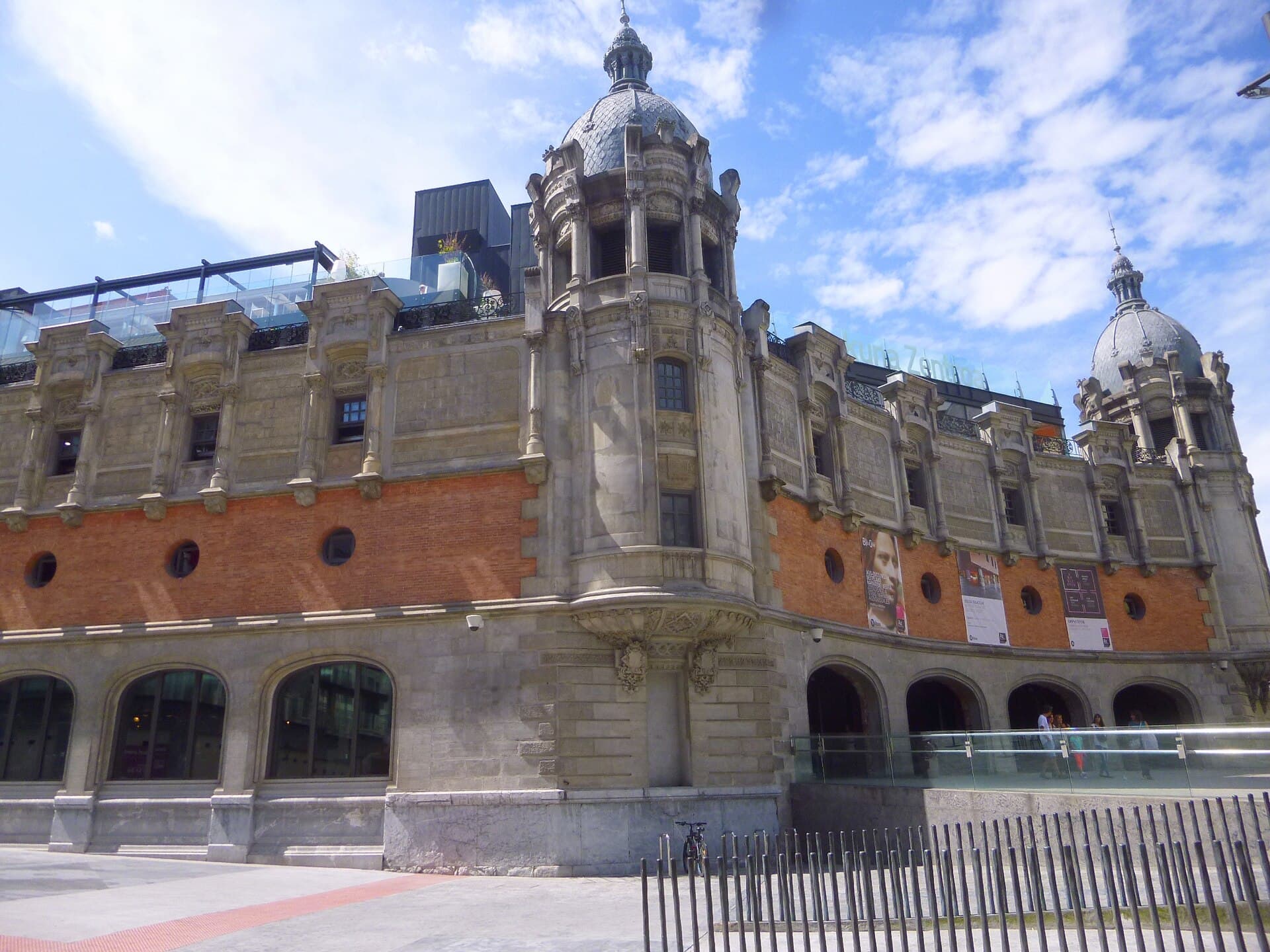 Azkuna Zentroa (Bilbao)