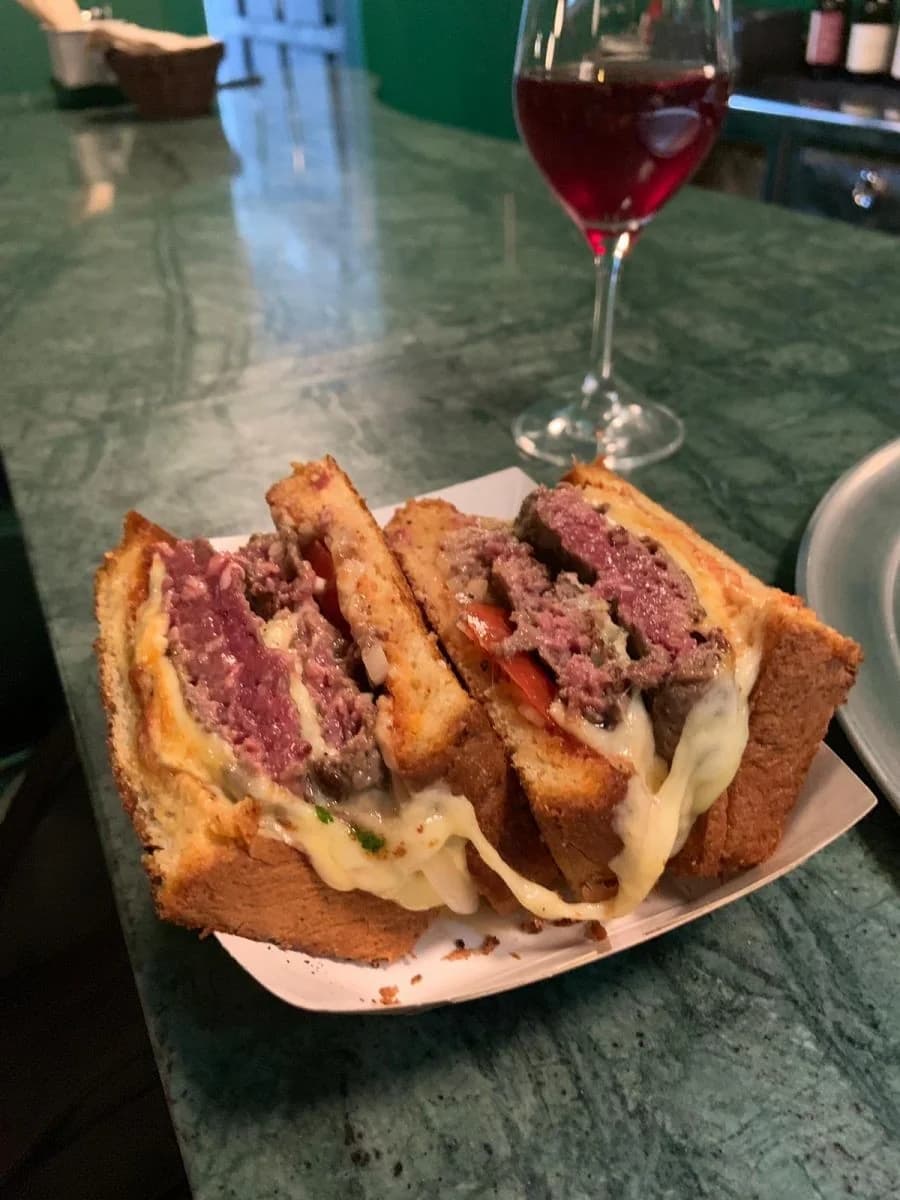 Sándwich gourmet en Bar Torpedo