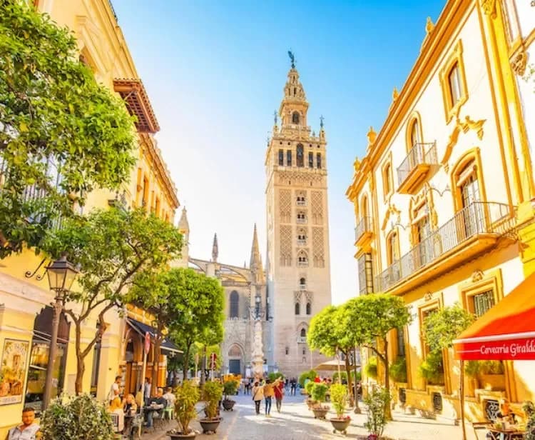 Barrio Santa Cruz: La Plaza de Santa Marta y las Callejas Secretas Sevilla