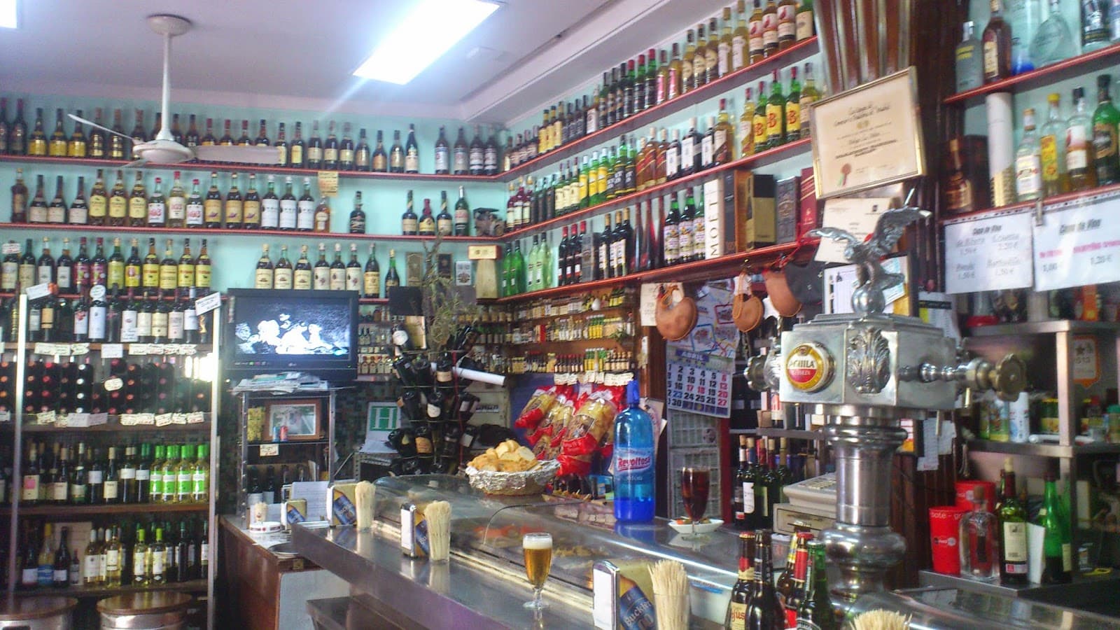 Interior de Bodega de La Ardosa en Malasaña