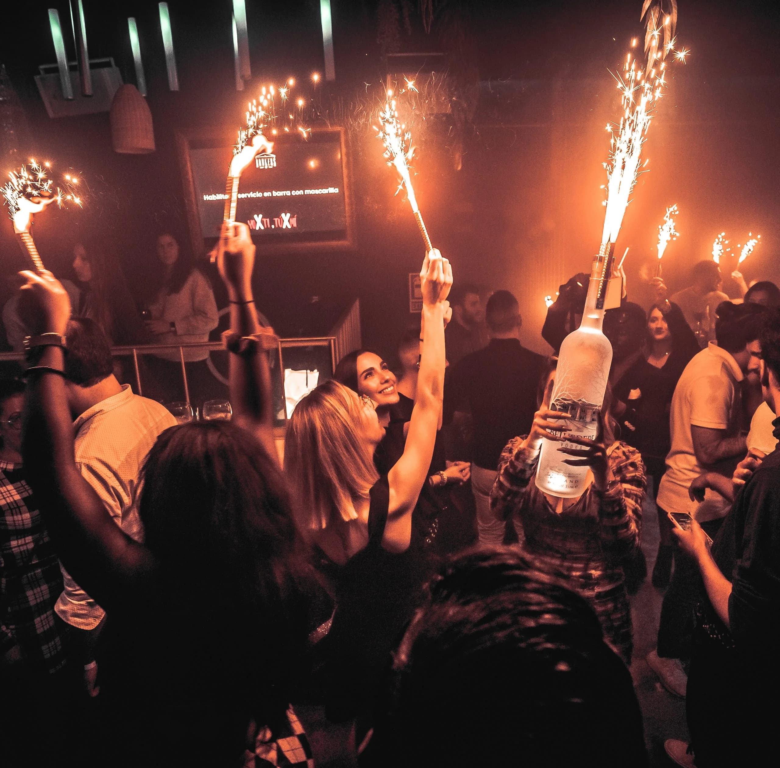 Ambiente de club en Brokers Bank