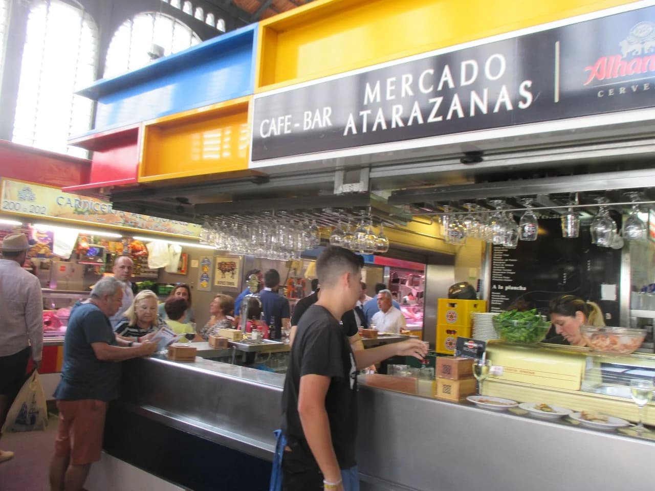 Café-Bar Mercado Atarazanas Málaga pescaíto frito fresco vidriera