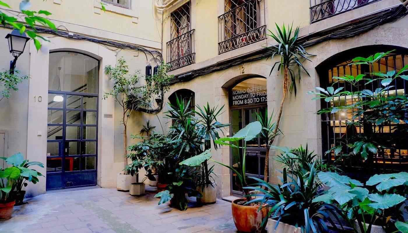 Las 5 Cafeterías Escondidas de Barcelona que Solo los Locales Conocen