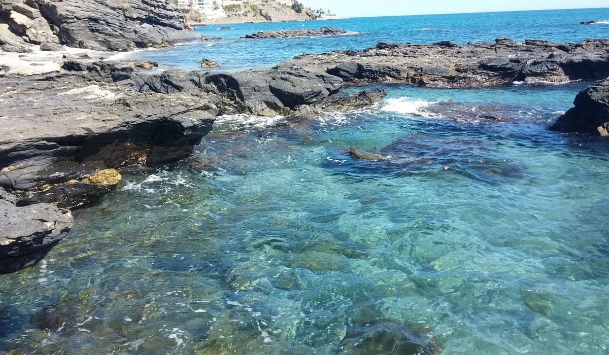 Cala del Castillo Benalmádena cala escondida acceso sendero