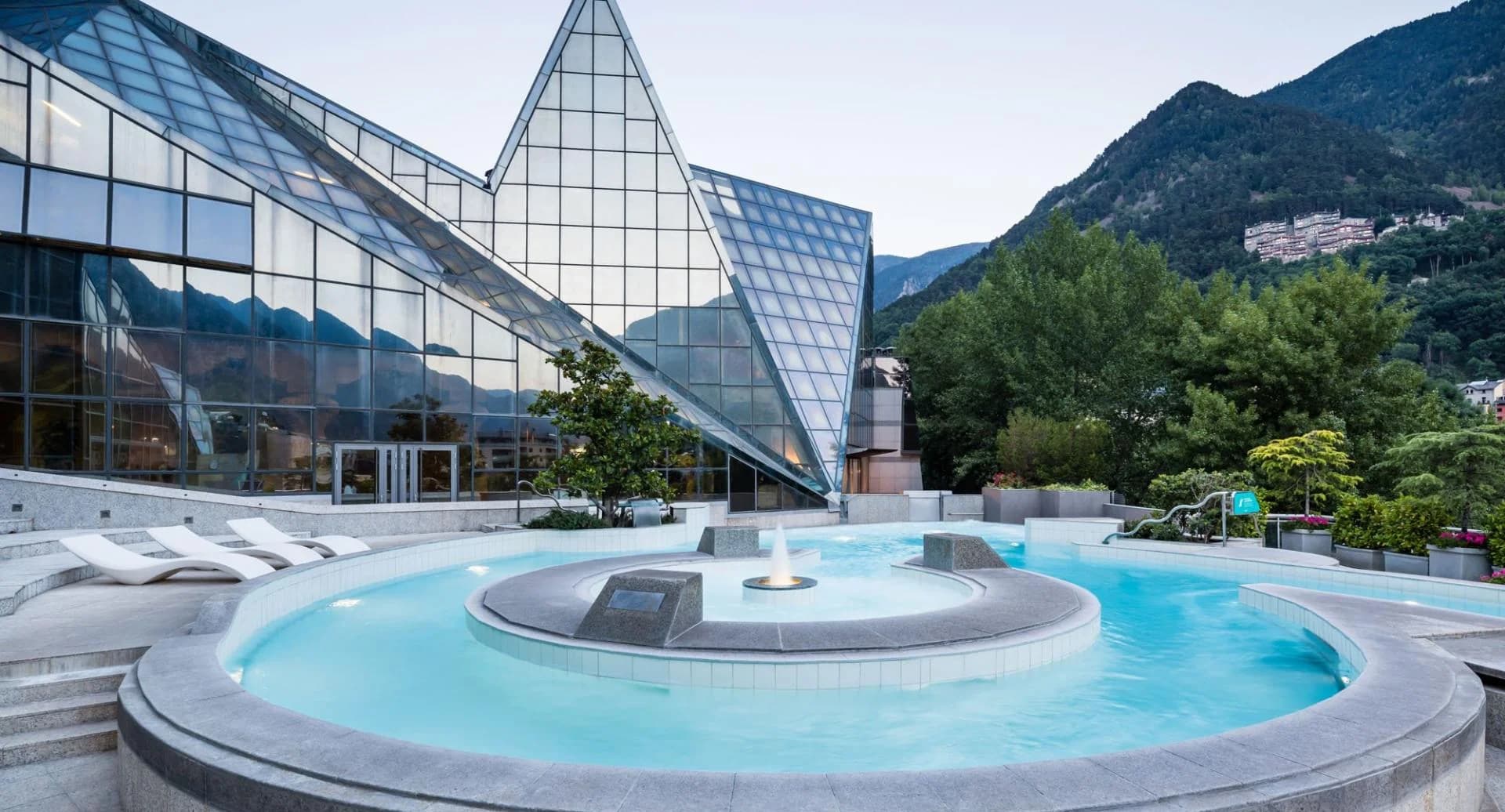 Caldea lago exterior termal Escaldes Andorra