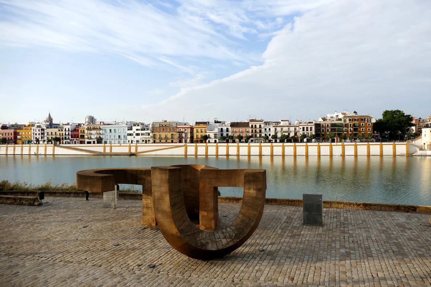Calle Betis: El Skyline de Sevilla desde Triana