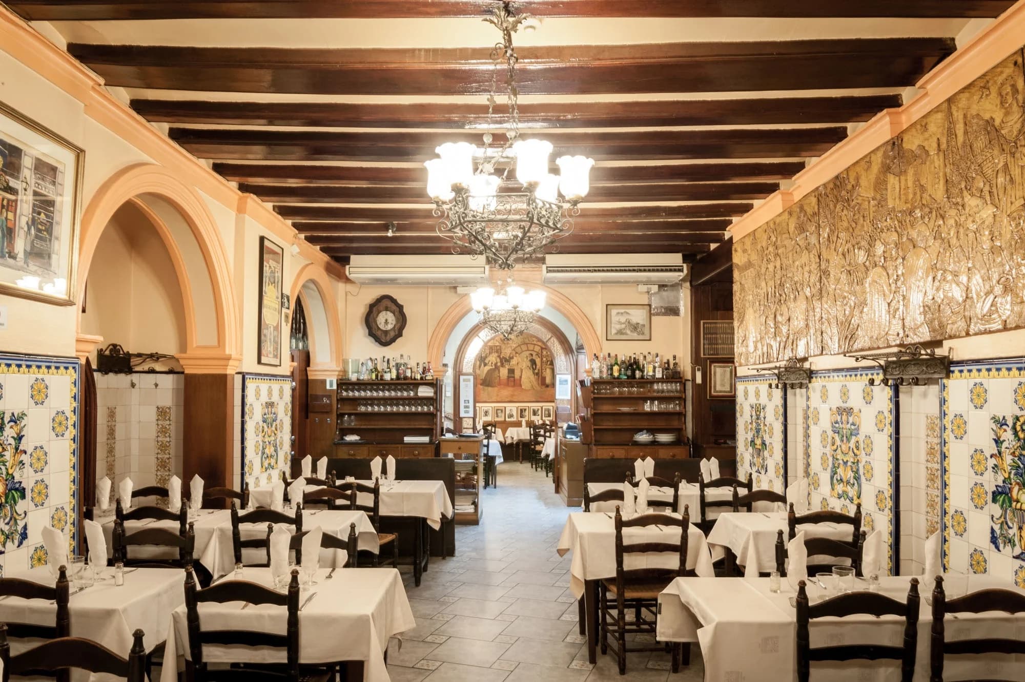 Can Culleretes: el restaurante más antiguo de Barcelona (1786)