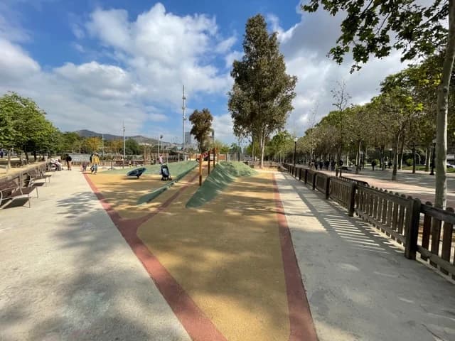 Parc de Can Dragó: pista de atletismo, piscina y gimnasio al aire libre Barcelona