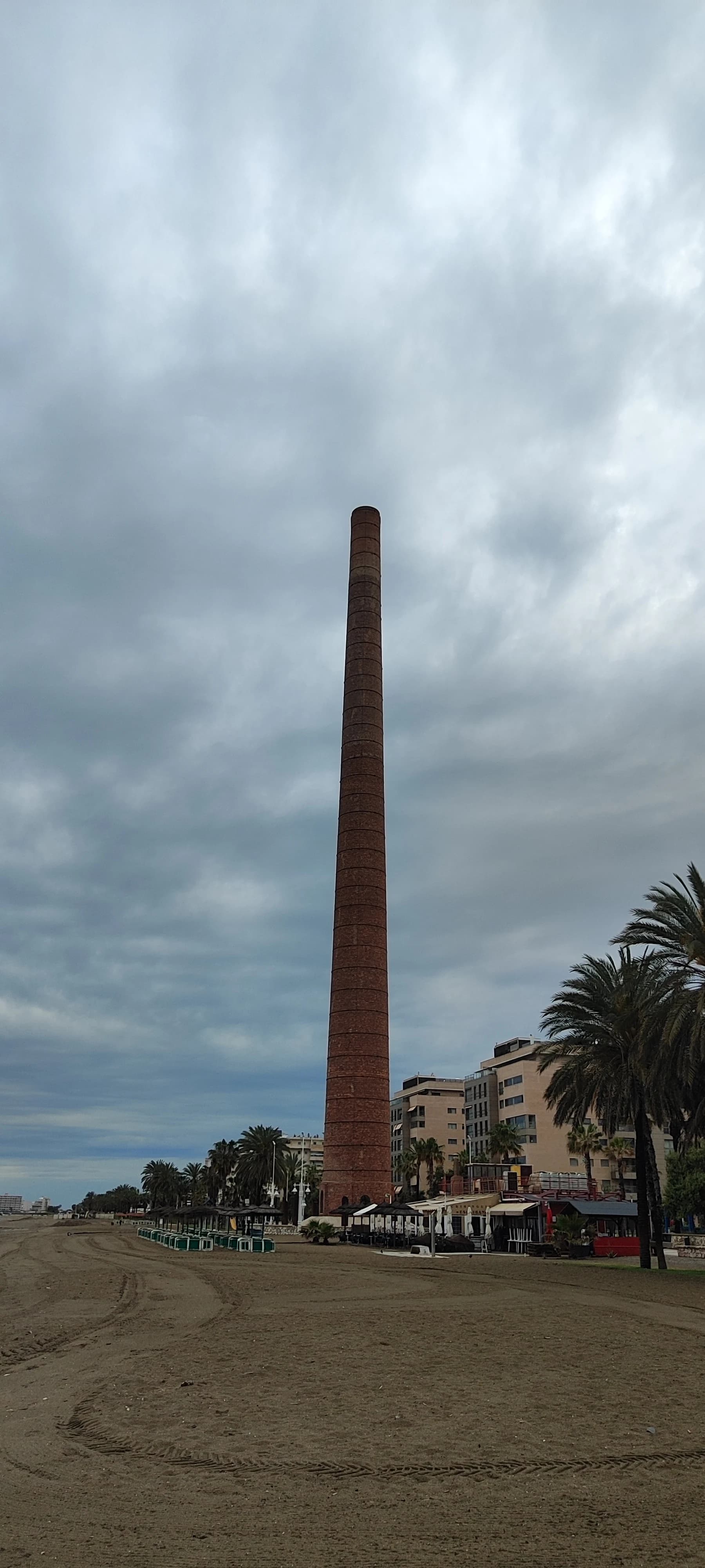 Imagen de Chimenea de la fundición de plomo Los Guindos en Málaga