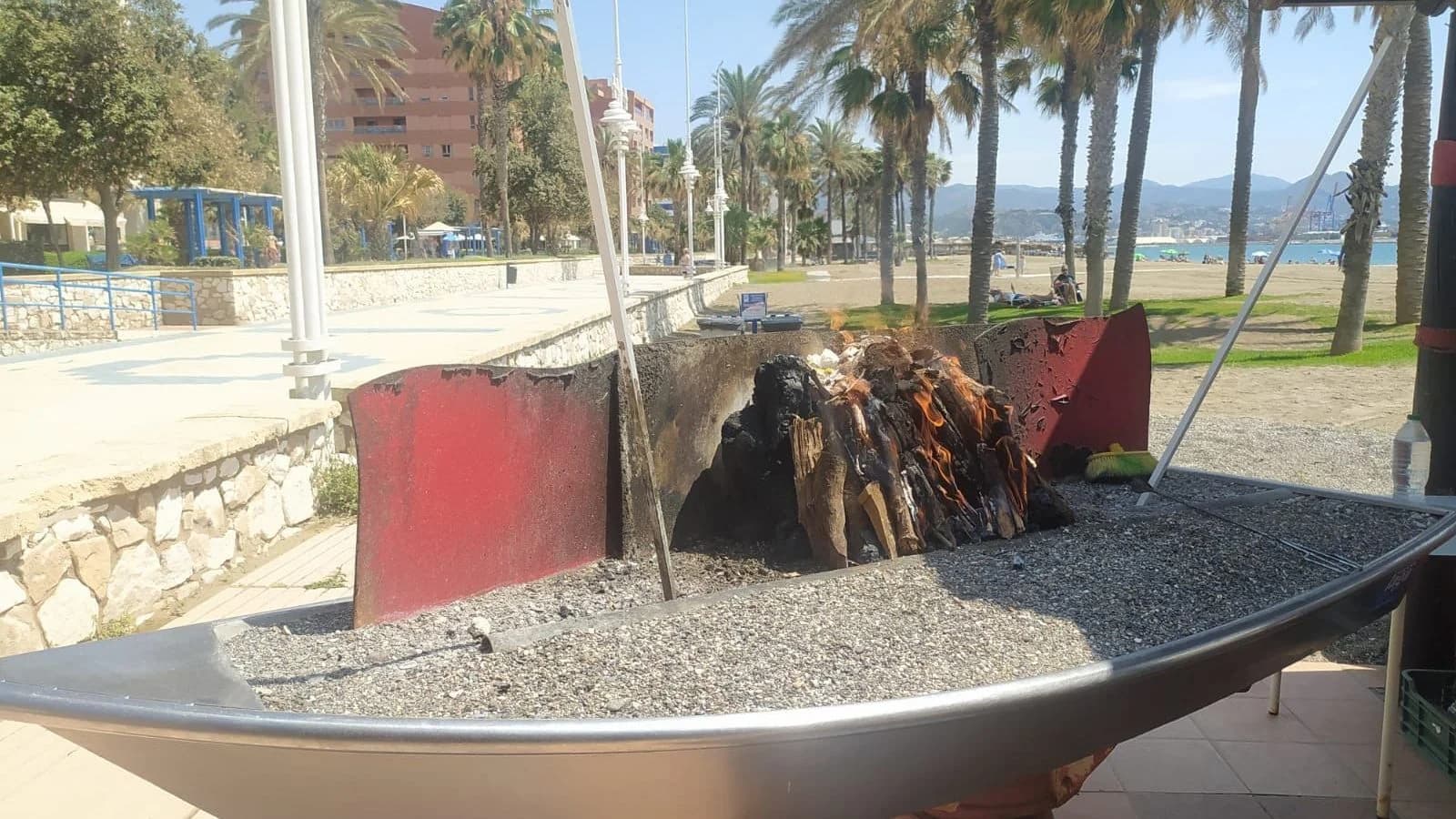 Chiringuito Gutierre playa Misericordia espeto barca varada Málaga