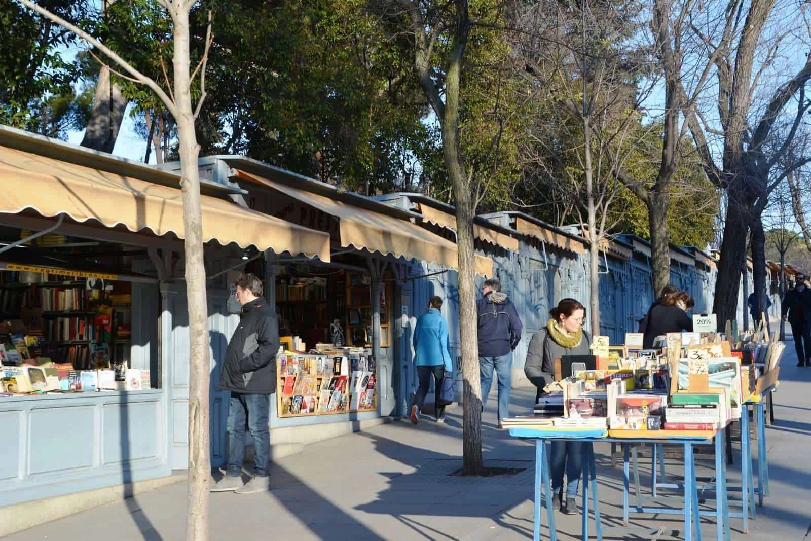 Cuesta de Moyano feria libros viejos Madrid