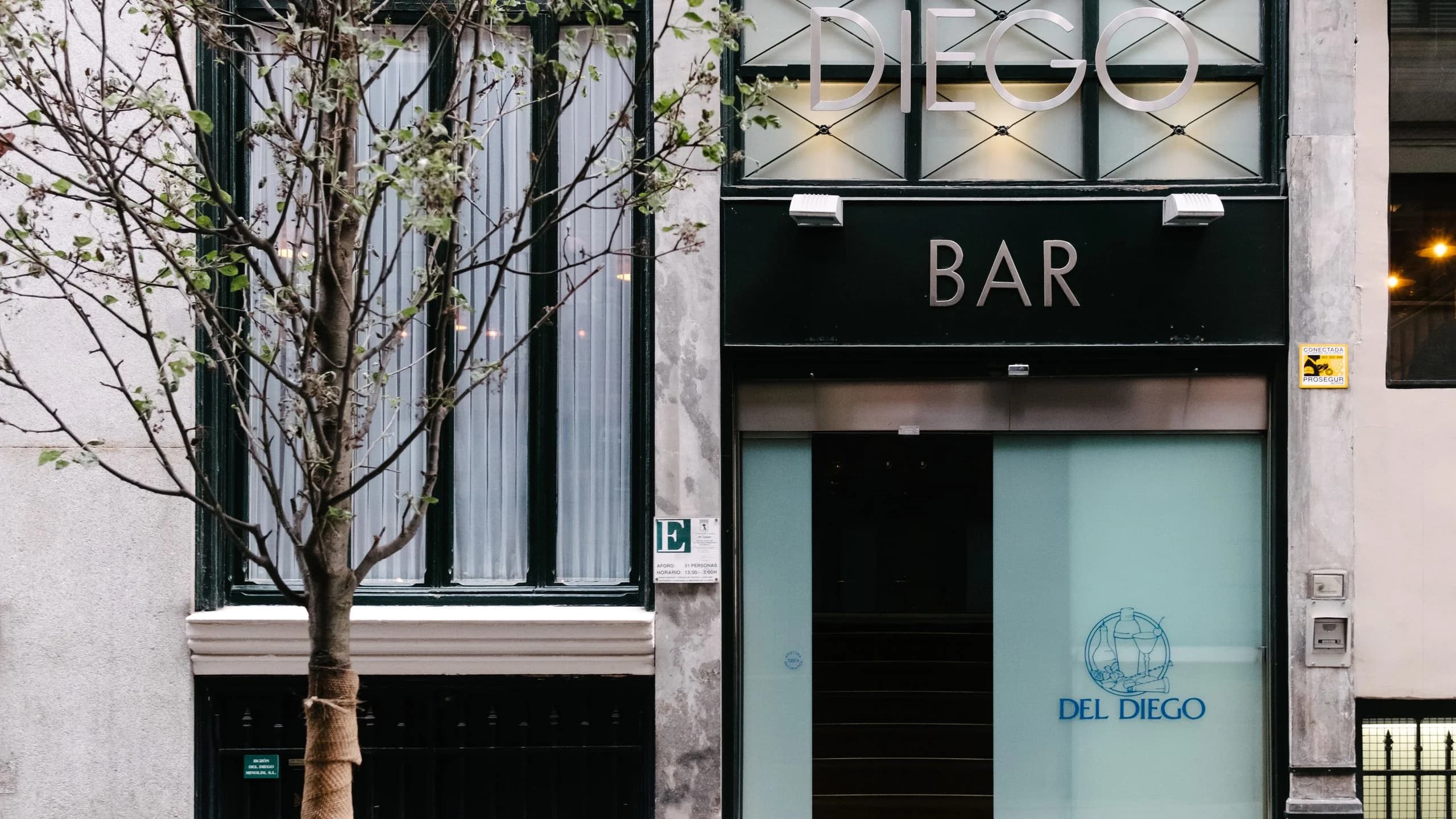 Del Diego Cocktail Bar: Coctelería Clásica en Malasaña Madrid