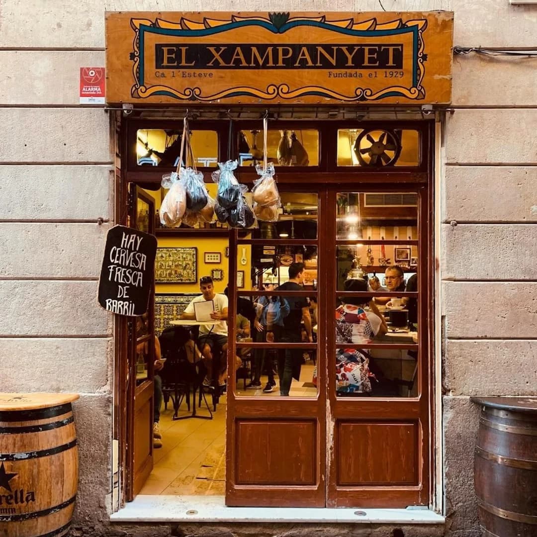 El Xampanyet: el cava de la calle Montcada desde los años veinte Barcelona