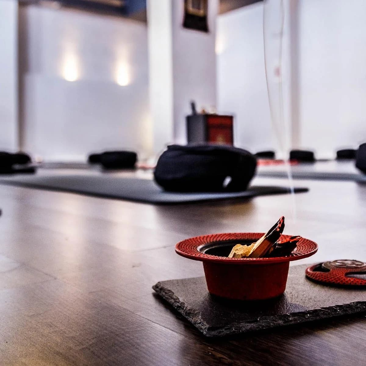 Esana Yoga Sevilla: Bienestar Integral en el Centro Histórico