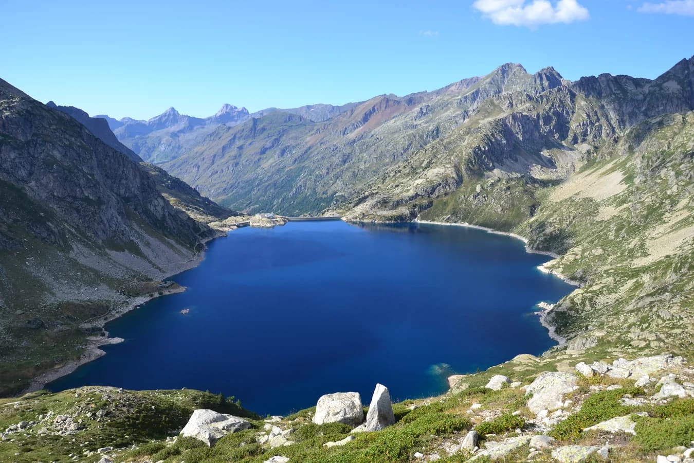 Estany de Juclar lago montaña Andorra