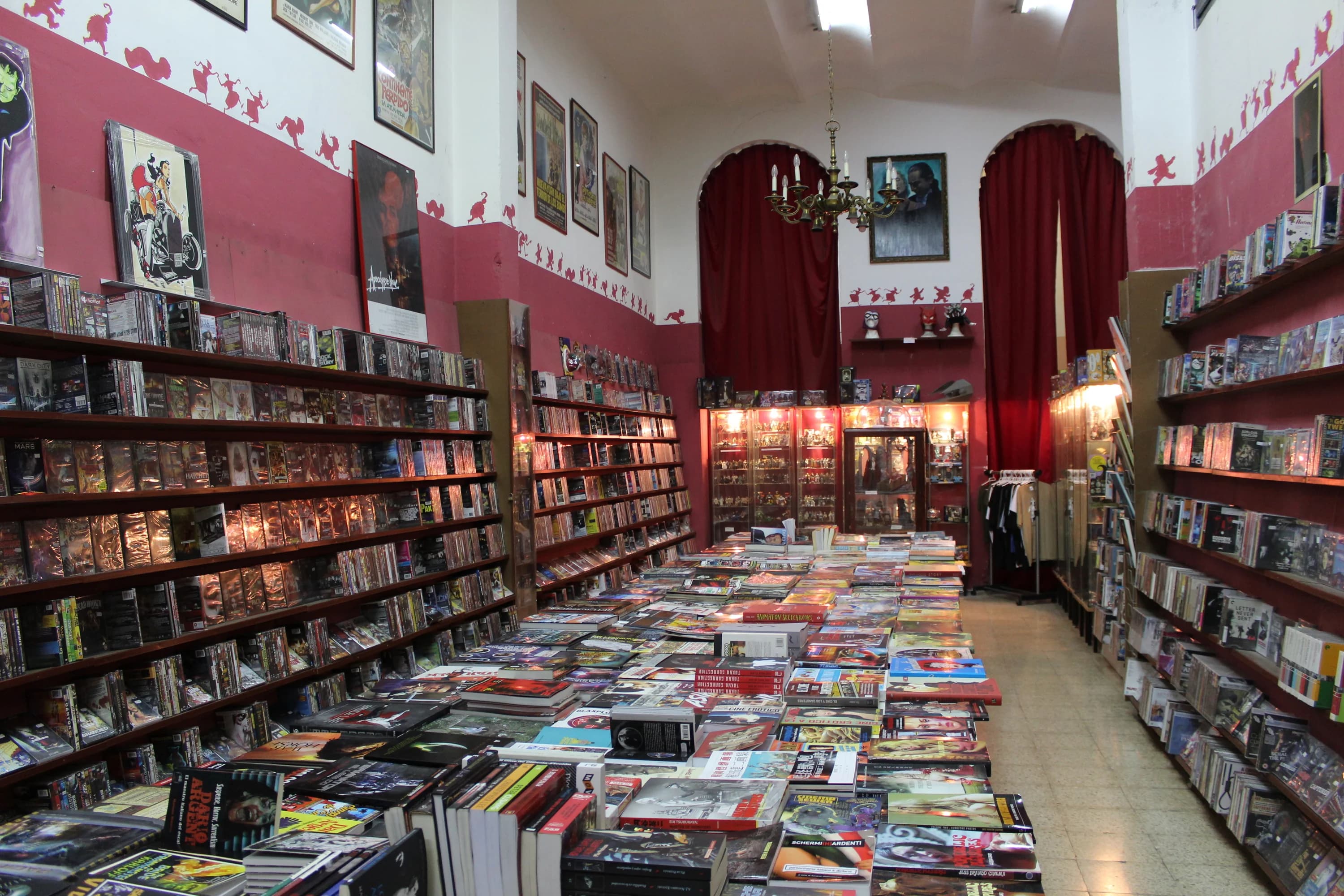 Freaks: cine de culto, cómics raros y merchandising de coleccionista Barcelona