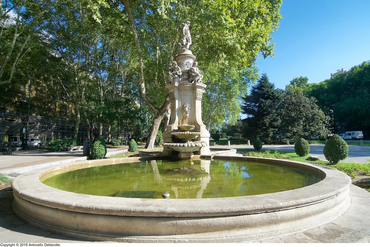 Imagen de Fuente de Apolo o de las Cuatro Estaciones en Madrid