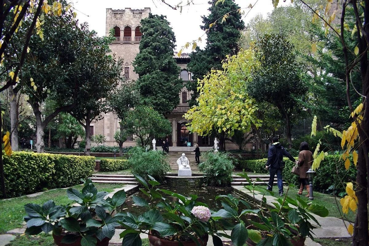Jardines Muñoz Ramonet: el oasis escondido del Eixample Barcelona