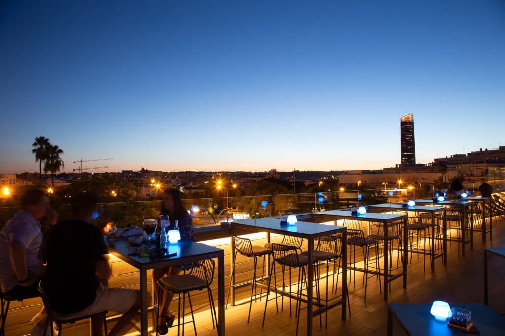 Terraza Kivir Skyline al atardecer