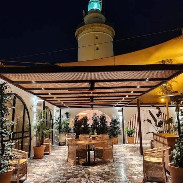 La Pérgola del Mediterráneo: arroces y pescados frente a La Farola Malaga