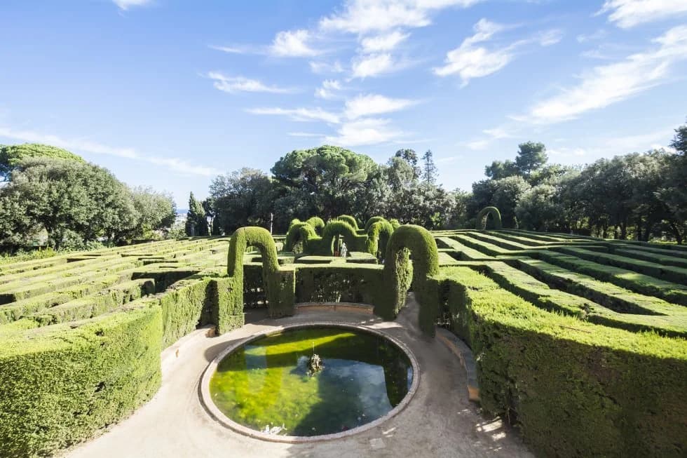 Laberint d'Horta cipreses jardín romántico Barcelona