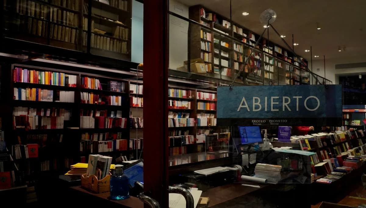Librería Proteo Prometeo interior Málaga