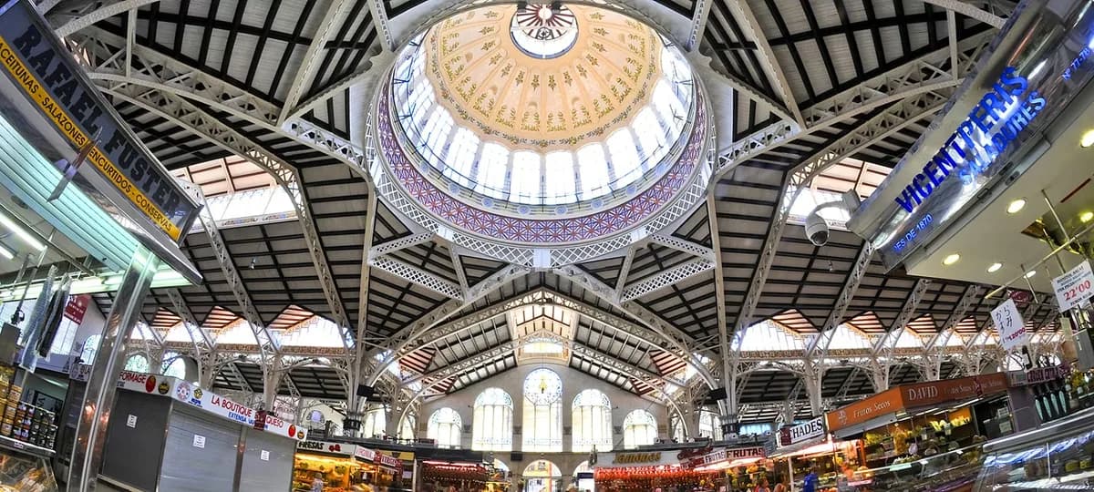 Interior modernista del Mercado Central