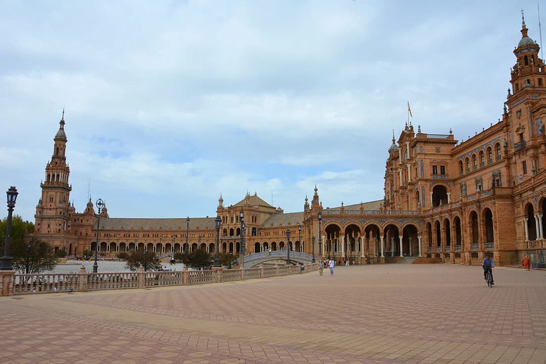 Nao Victoria y Torre del Oro Sevilla