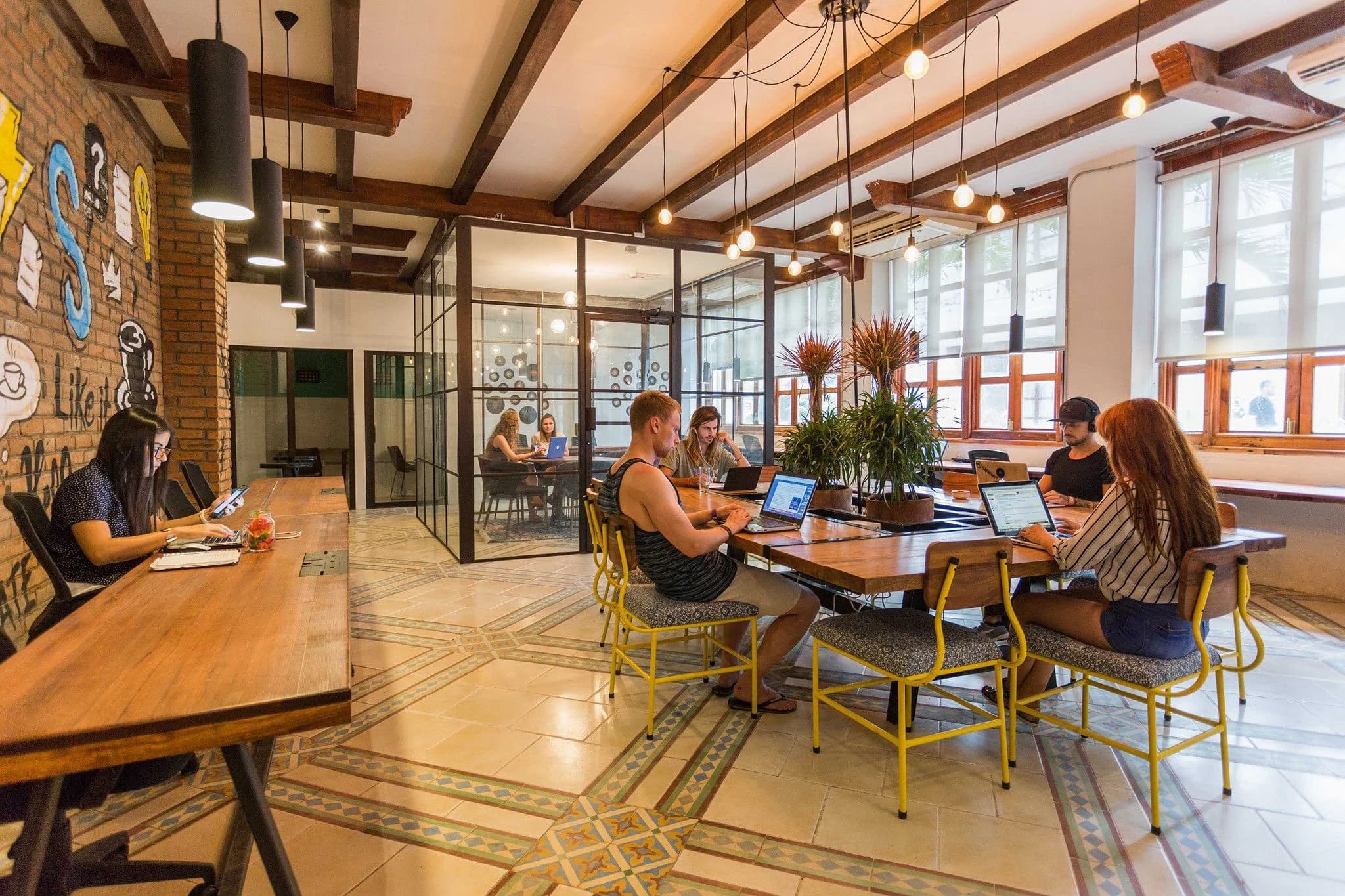 Nucleoo Hub coworking Gran Vía Granada