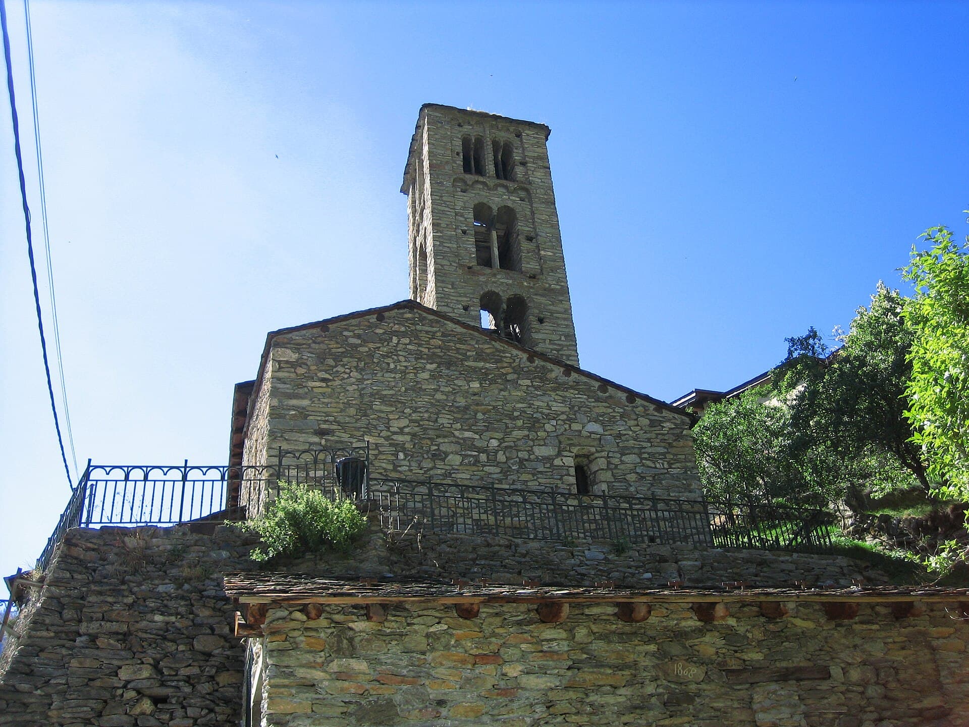 Pal y la iglesia de Sant Climent en Andorra