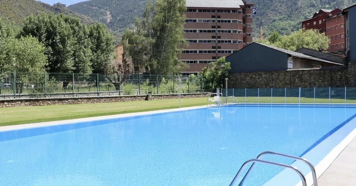 Piscina exterior La Mola Encamp Andorra