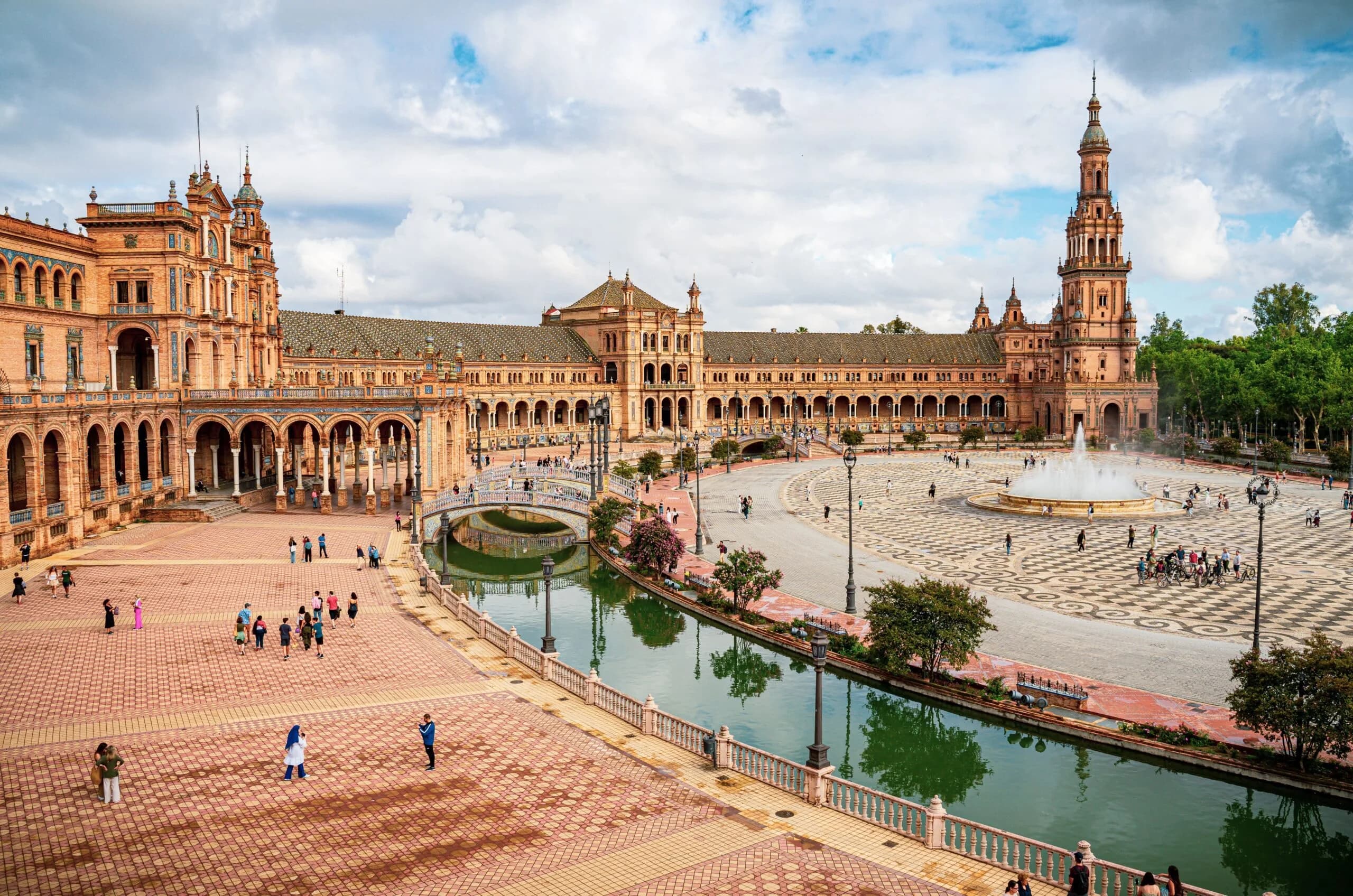 Plaza de España: El Escenario Más Fotografiado de Sevilla
