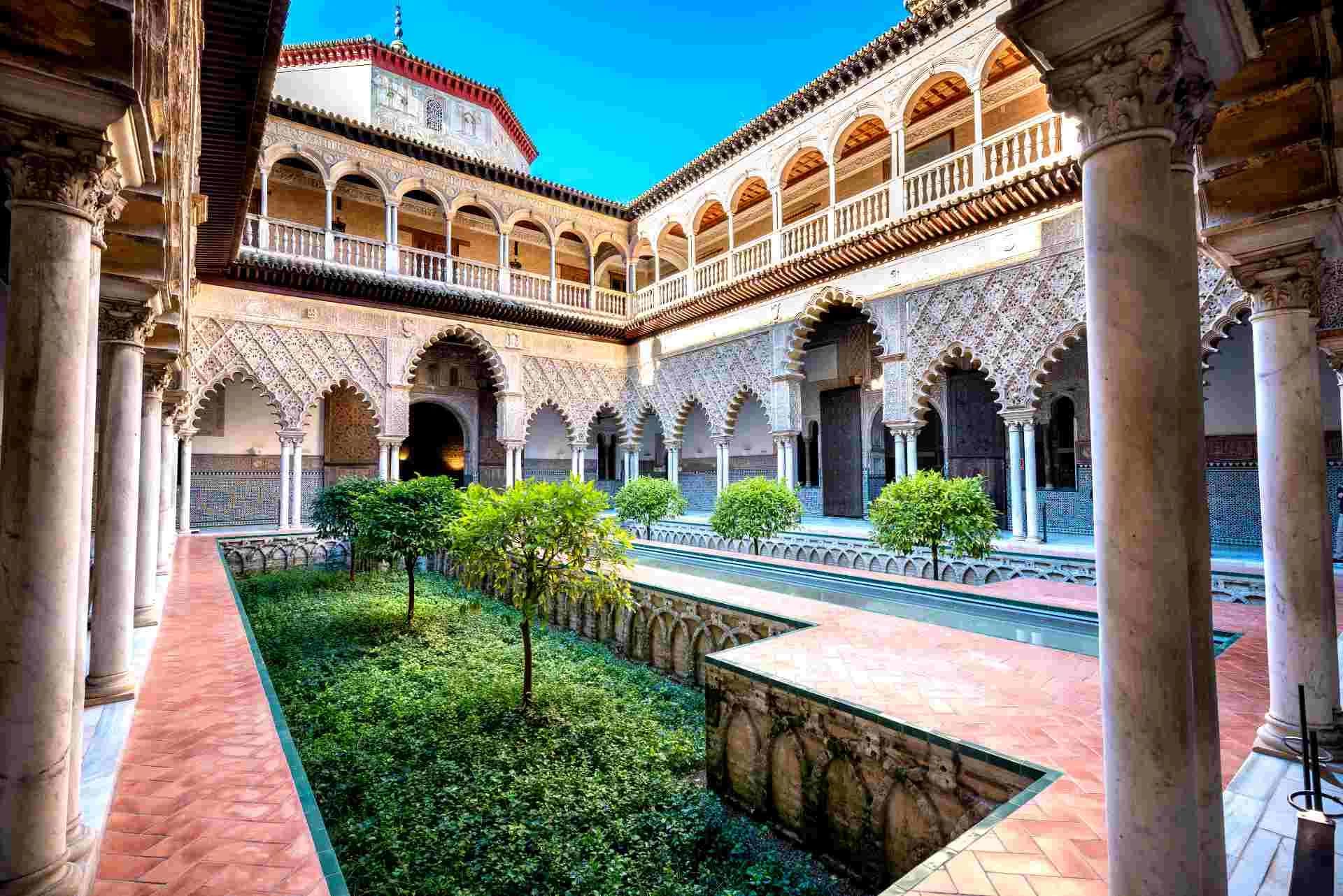 Real Alcázar: Jardines y Arquitectura Mudéjar para el Feed Perfecto Sevilla